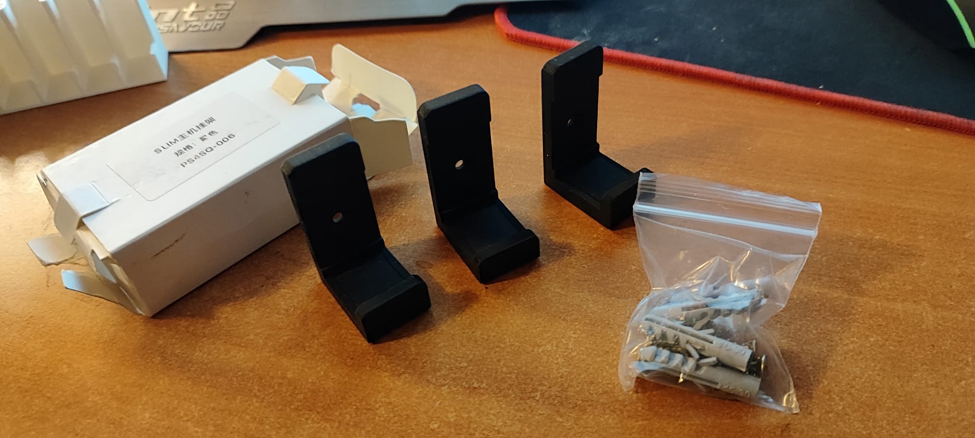 PS4 Slim Wall Mount kansikuva